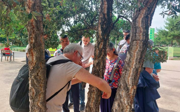 El Centre Ocupacional d'Asproseat Can Carreras visita un nou espai verd: La Clariana de Glòries